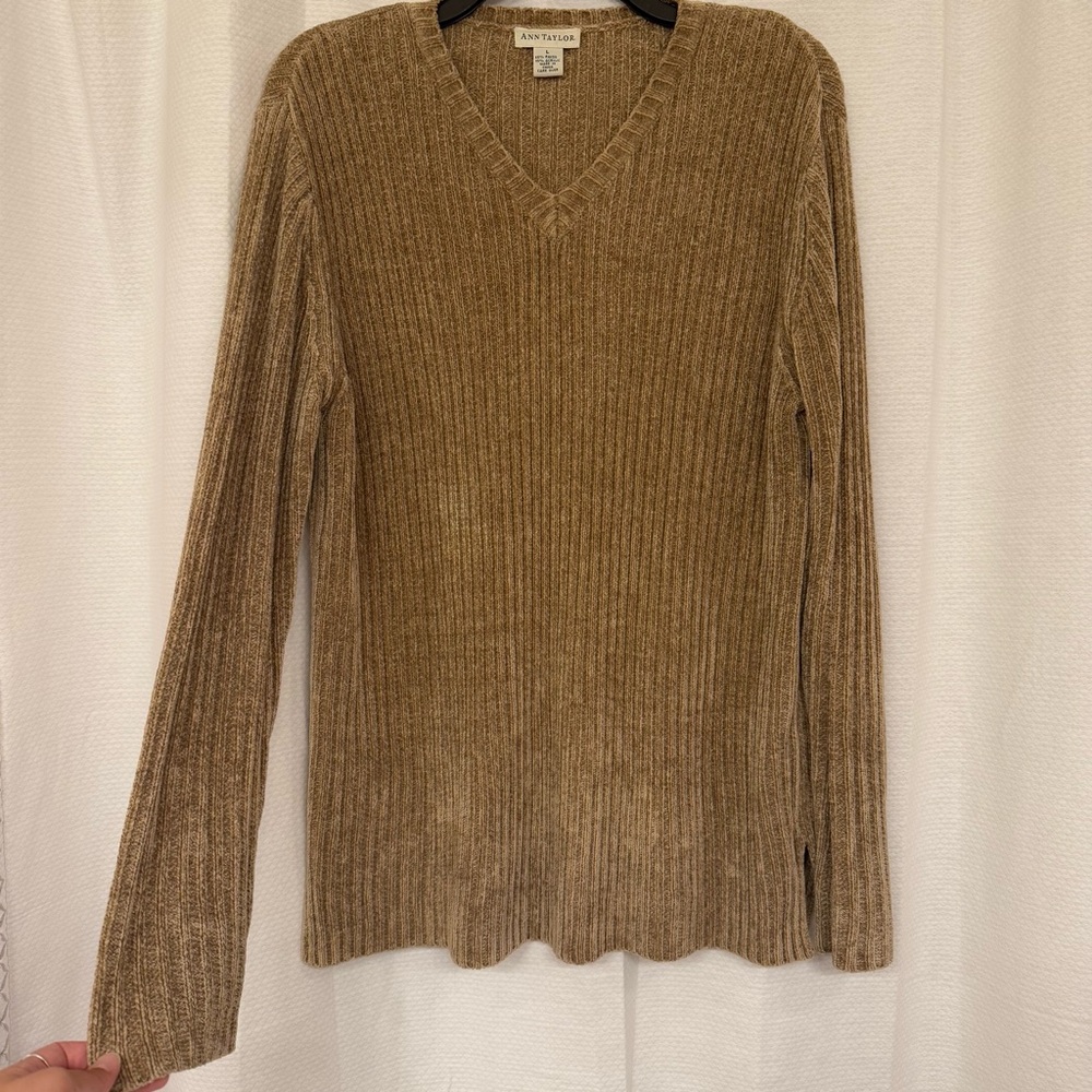 Y2K Ann Taylor ribbed v-neck sweater Sandy brown autumn color cozy fall Vintage
